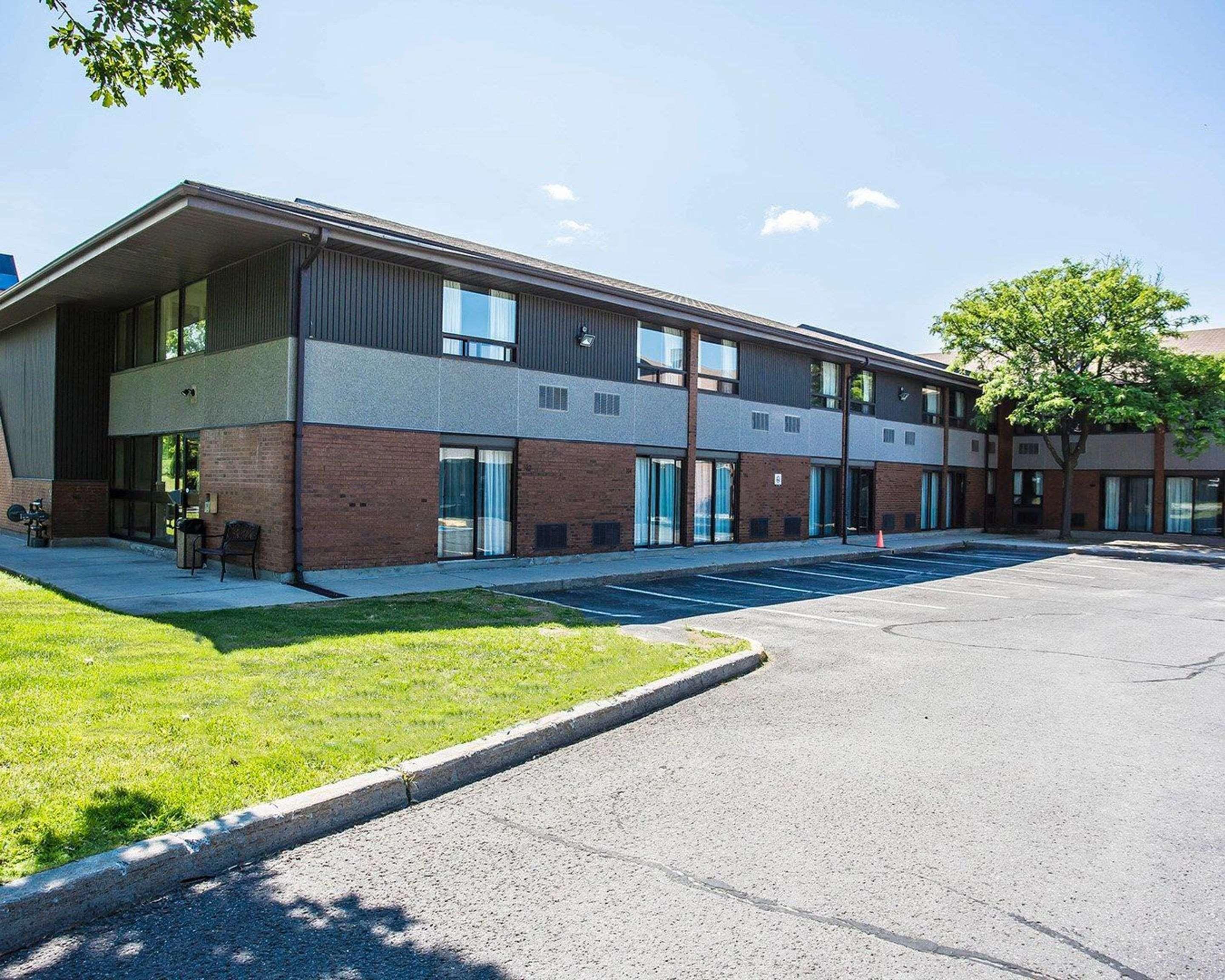 Comfort Inn West Ottawa Exterior photo